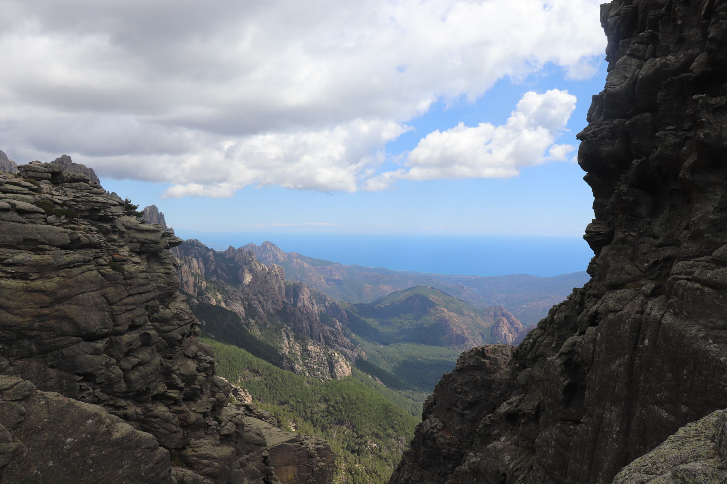 Bergpas in het binnenland van Corsica